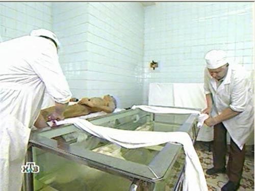 Если человек умер дома делают ли вскрытие при
