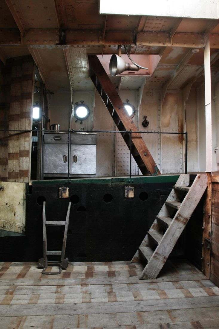 Где лучше жить: в квартире или на корабле? (25 фото)