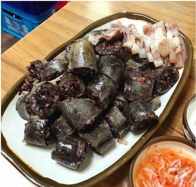 Национальные блюда, которые не каждый осмелится попробовать (19 фото)